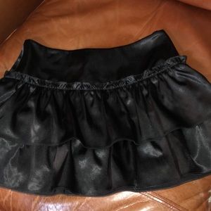 Adorable little top and skirt (0)